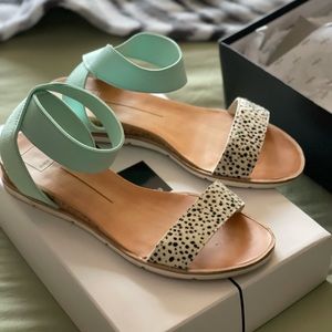 EUC. Dolce Vita Vivian Sandal. Size: 9.5 Women’s